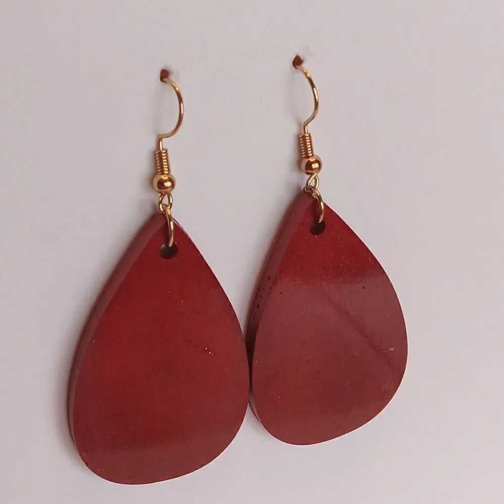 CLEARANCE Wine red teardrop resin earrings - Picture 3 of 3